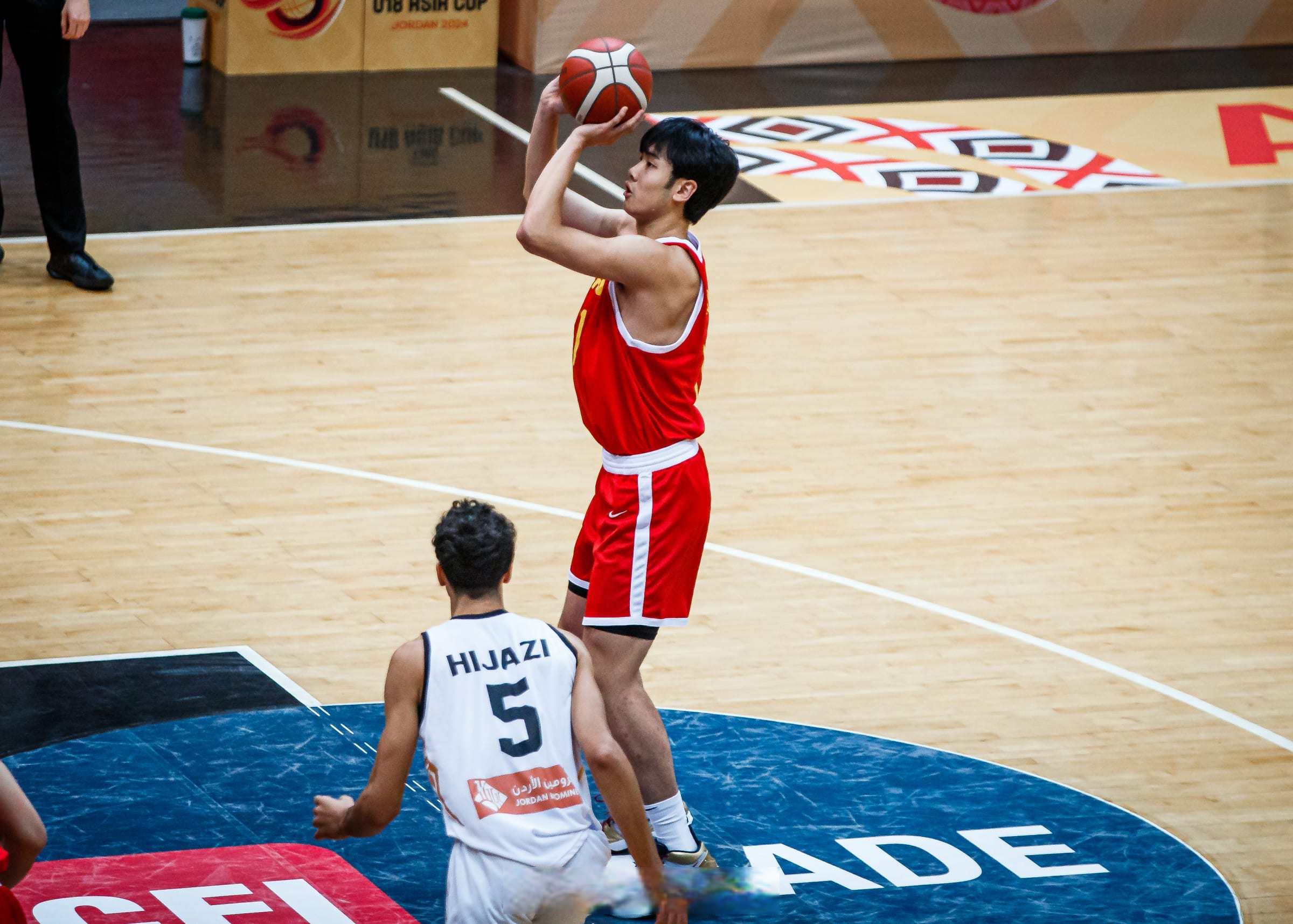 九游体育app官方下载-冲刺阶段体能课后；本菲卡远射贴柱备战NBA总决赛；震撼外界；轮换策略成焦点(nba2k20乔丹的延续动作)